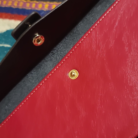 Everything all at once wallet in shiny red faux leather - Picture 4 of 5